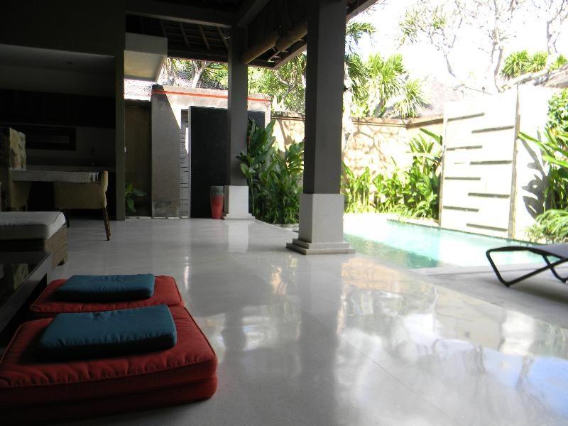 Ahimsa Beach Villa Jimbaran  Ruang foto